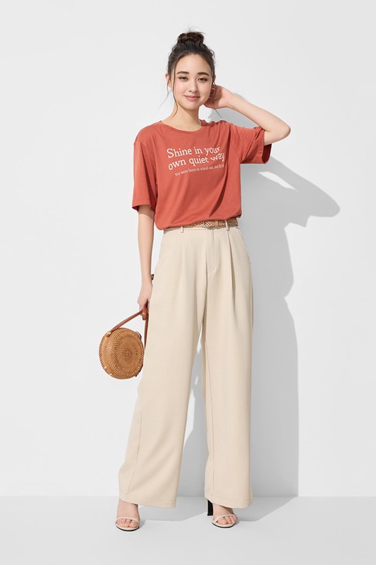 莫代爾寬版文字上衣-女