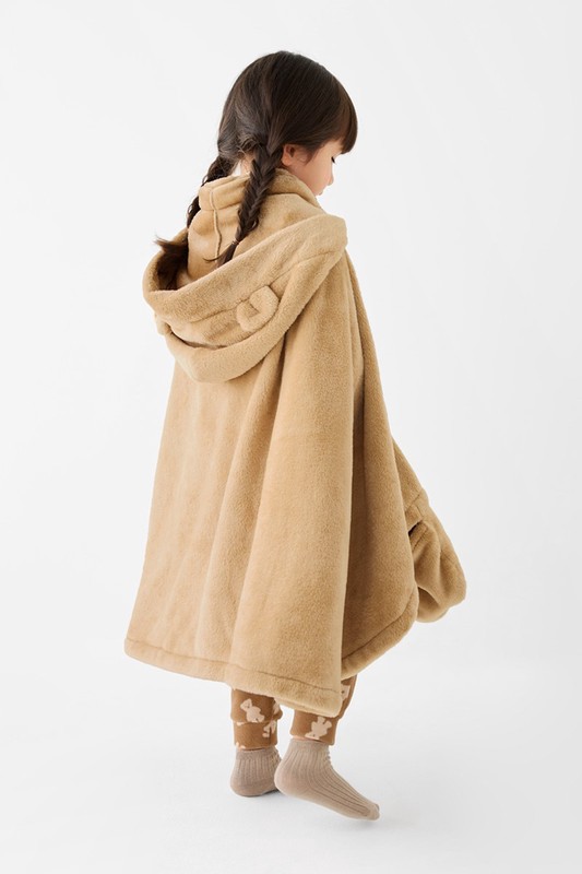 珊瑚絨小熊造型暖手披肩毛毯-中性款