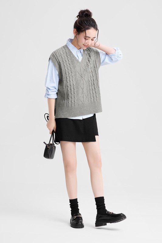 麻花寬版落肩V領針織背心-女