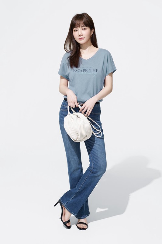 莫代爾V領文字上衣-02-女